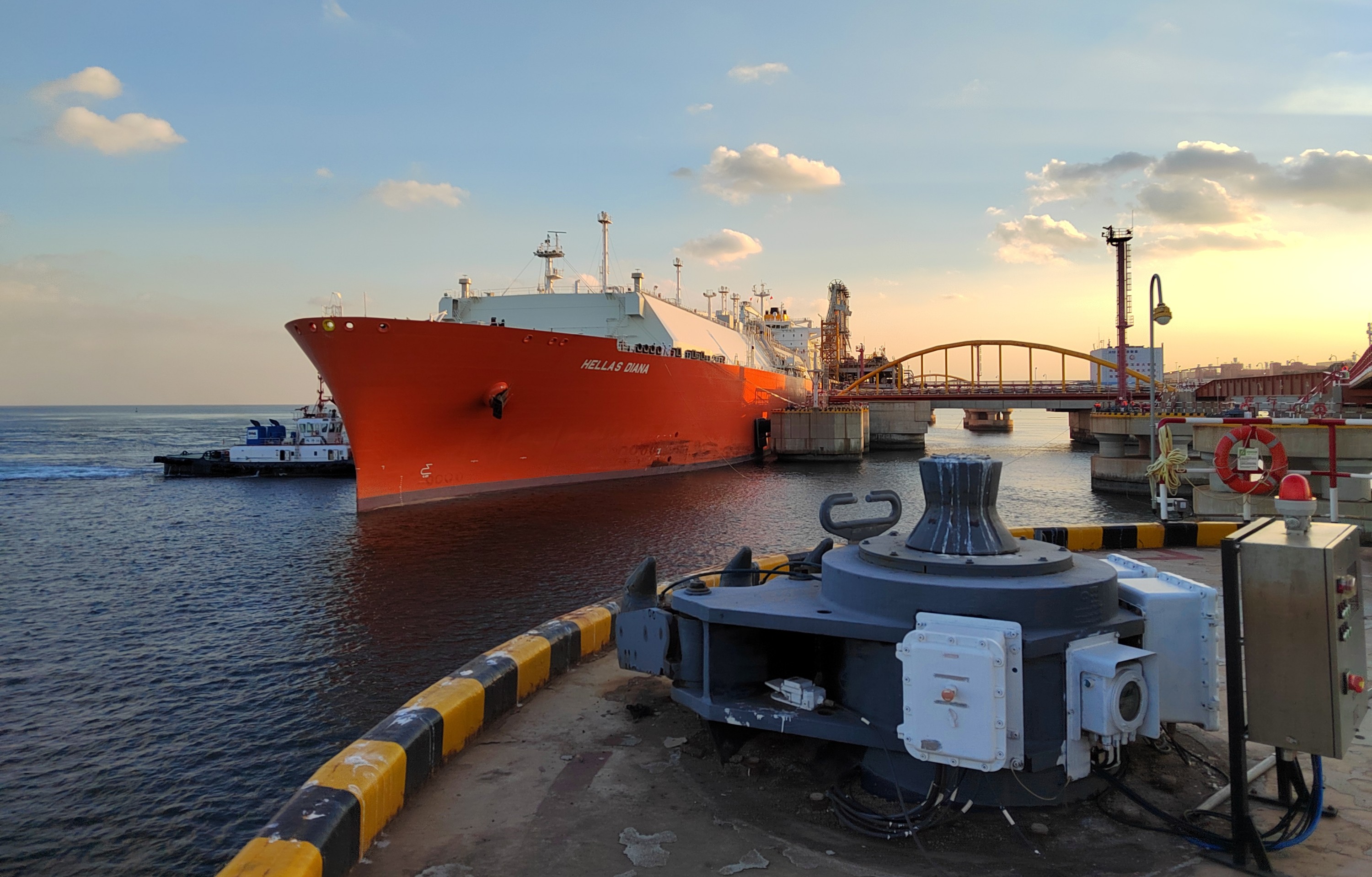 ZhenHua Oil's First LNG Cargo for PipeChina’s Self-demand Successfully Arrives at Dalian LNG Terminal